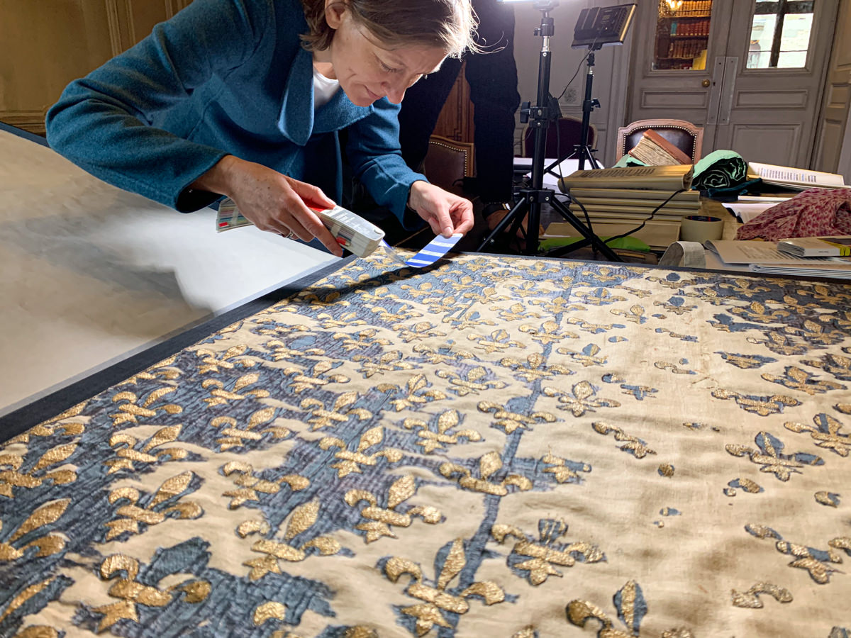 Unfolding a Gold-Embroidered Binding — The Royal Psalter of Sainte Chapelle